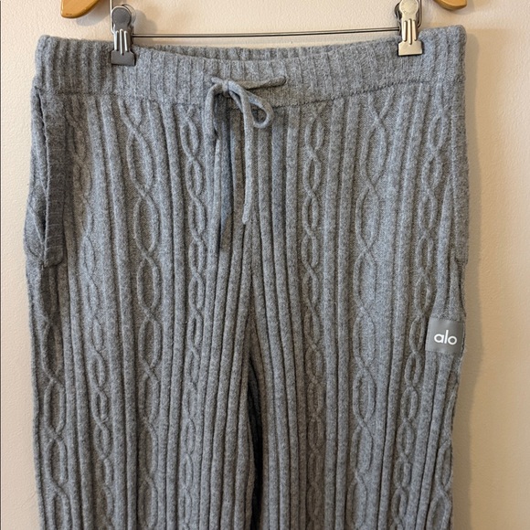 Alo Yoga Cable Knit Winter Bliss Pant in Athletic Heather Grey Size L - Picture 5 of 7